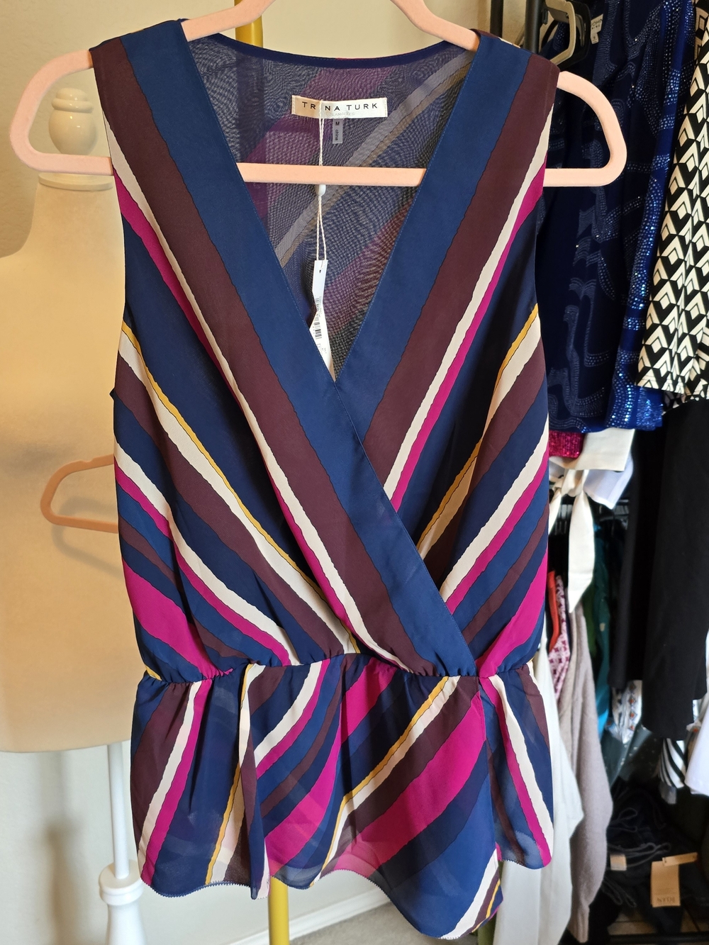 Trina Turk Women's Multicolor Striped V-Neck Sleeveless Blouse - Navy & Pink Med